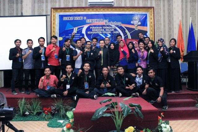 SEMINAR PERANAN TEKNOLOGI ROBOTIKA DALAM KEHIDUPAN SEHARI-HARI OLEH CLUB PROFESI ROBOTIK STMIK TRIGUNA DHARMA